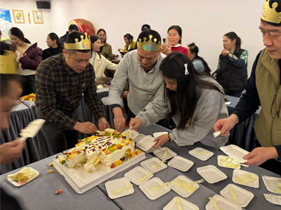 生日燃激情，团建展活力